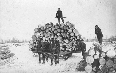 Photo taken in 1910 of Minnesota lumberjacks, as part of great collection uploaded by UMN Duluth